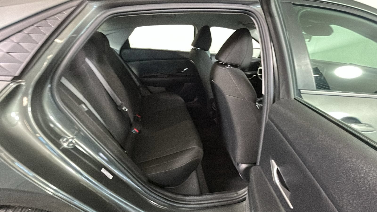 Certified 2024 Hyundai Elantra SE FWD image 33