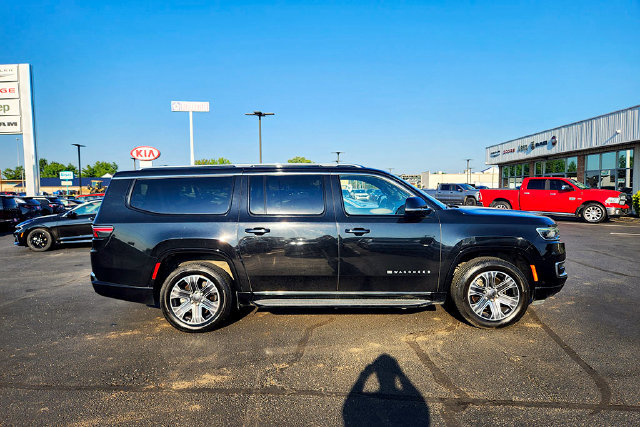 Used 2024 Jeep Wagoneer L Series II AWD/4WD image 38