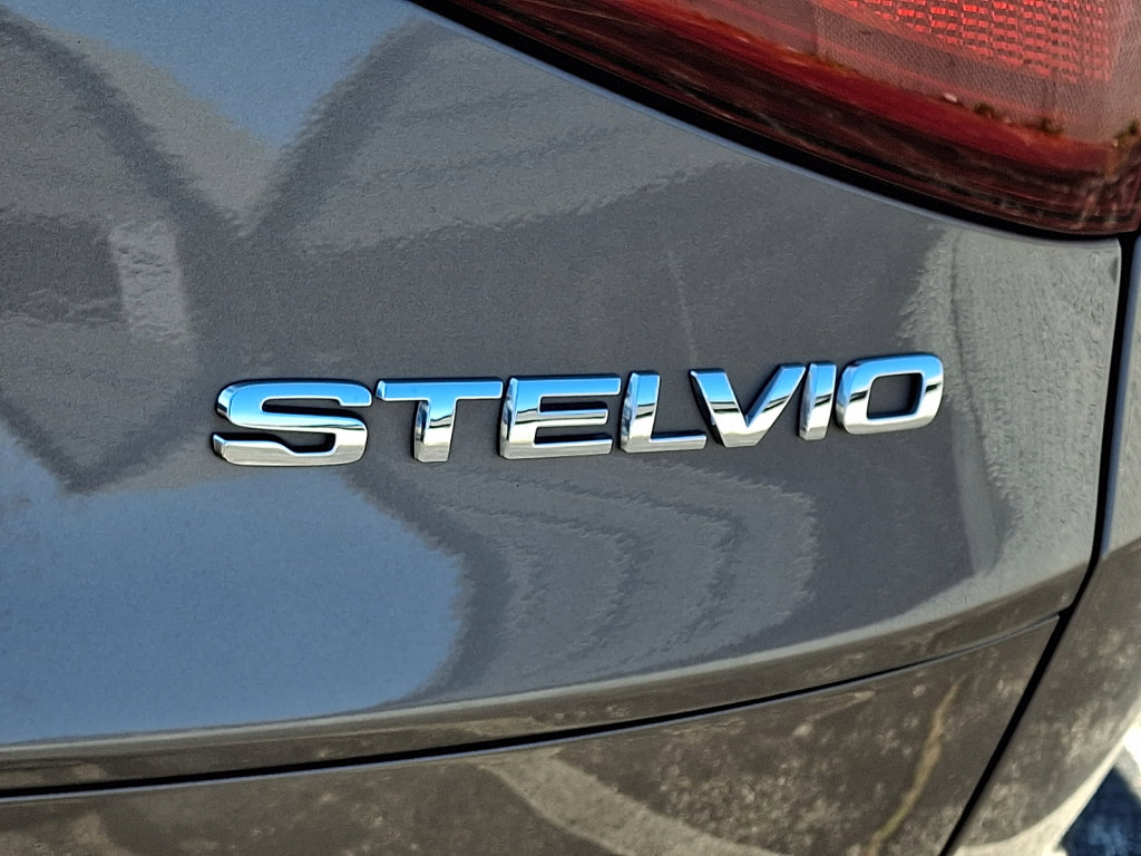 Used 2019 Alfa Romeo Stelvio Ti Lusso w/ Quick Order Package 22X Lusso image 16