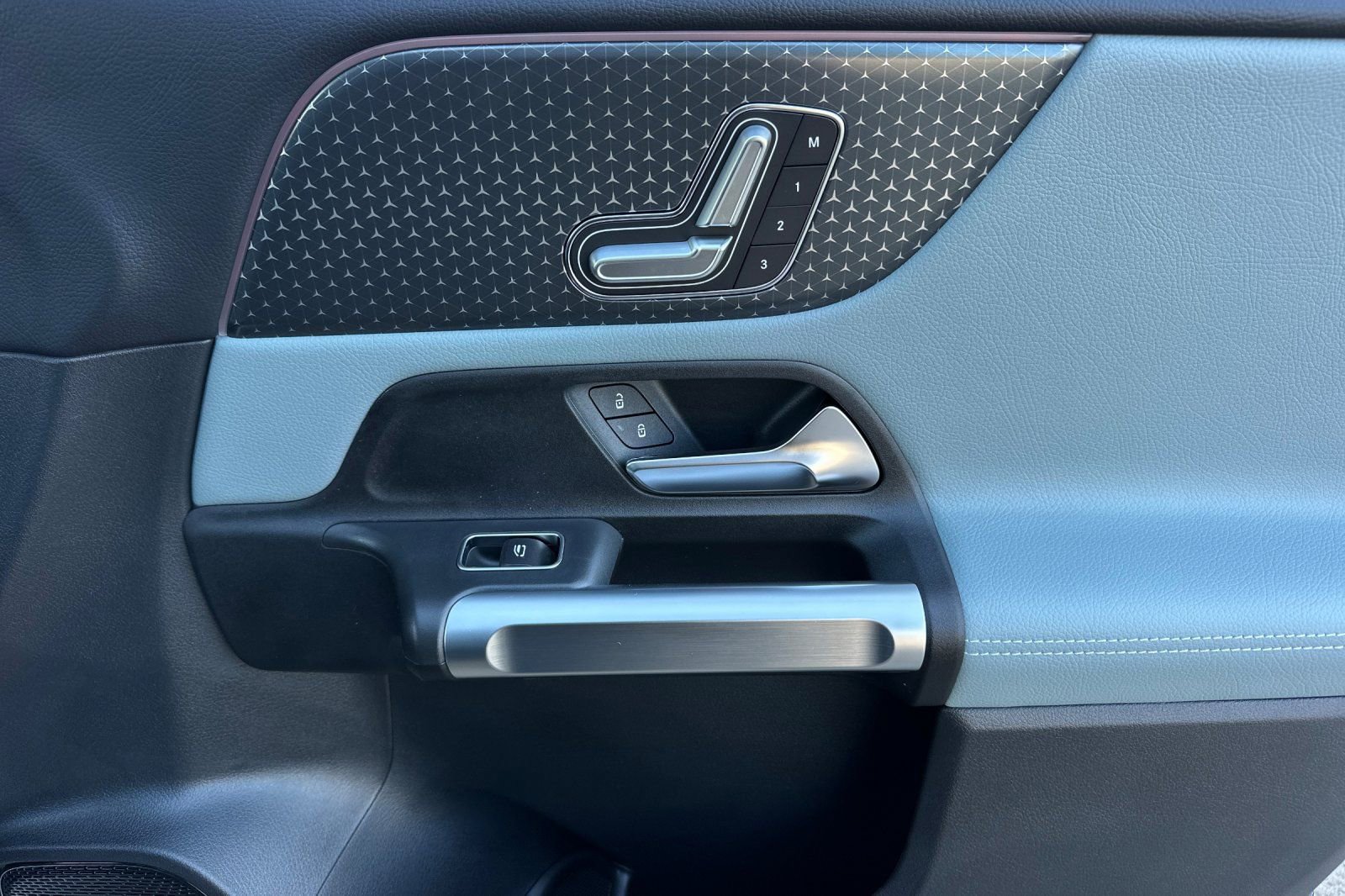 New 2026 Mercedes-Benz GLB 250 image 33