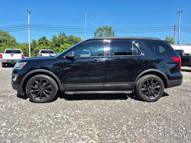 Used 2017 Ford Explorer XLT w/ XLT Appearance Package AWD/4WD image 2