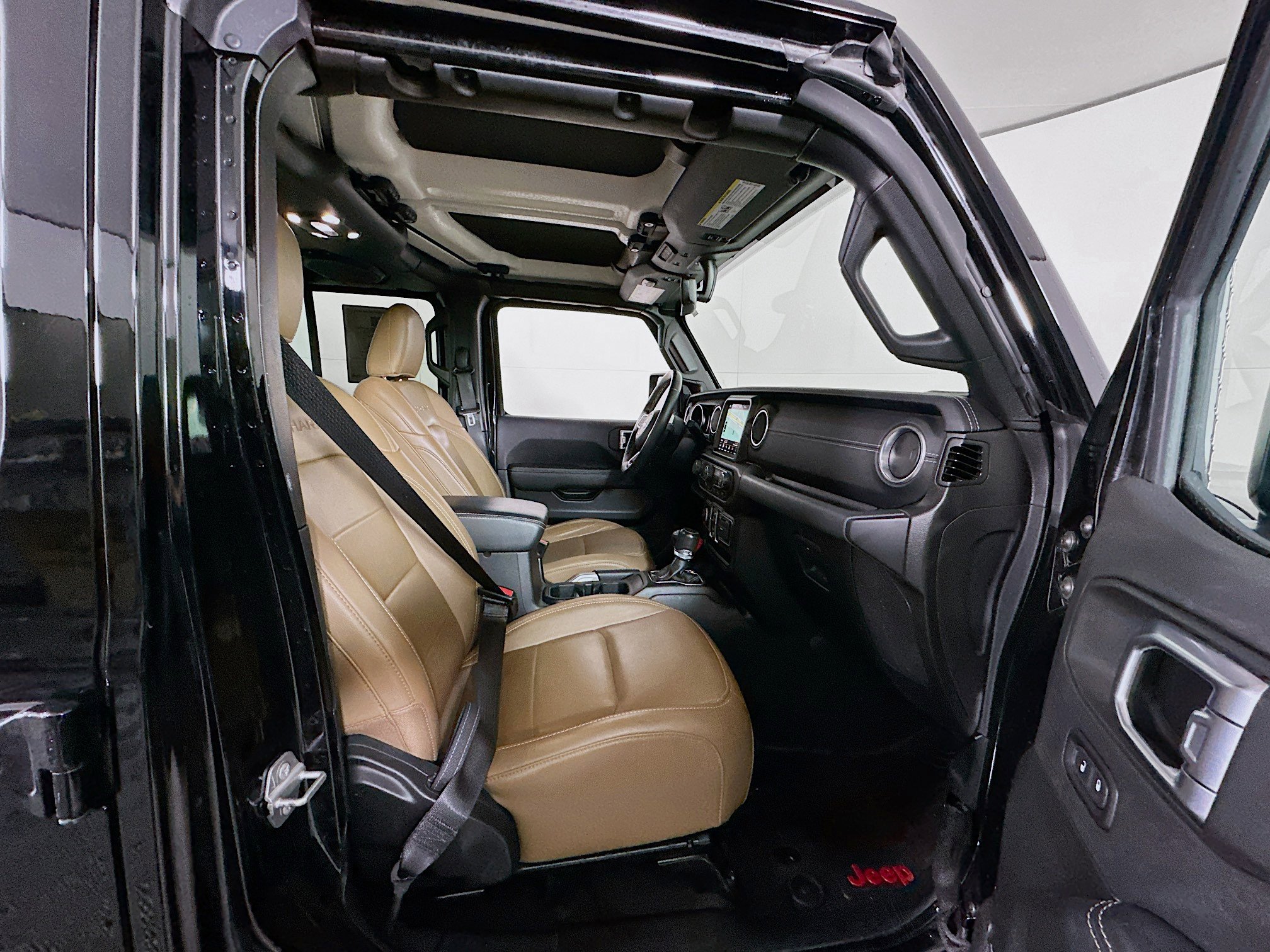 Used 2022 Jeep Wrangler Sahara w/ Cold Weather Group image 32