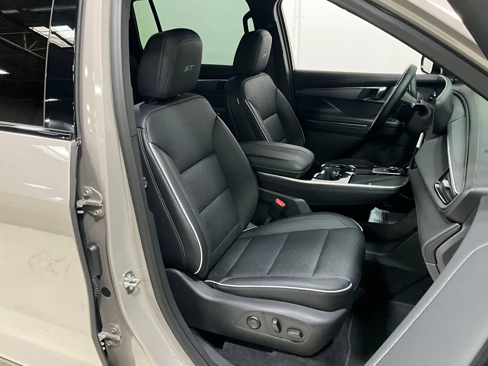 Used 2026 Buick Enclave Sport Touring AWD/4WD image 9