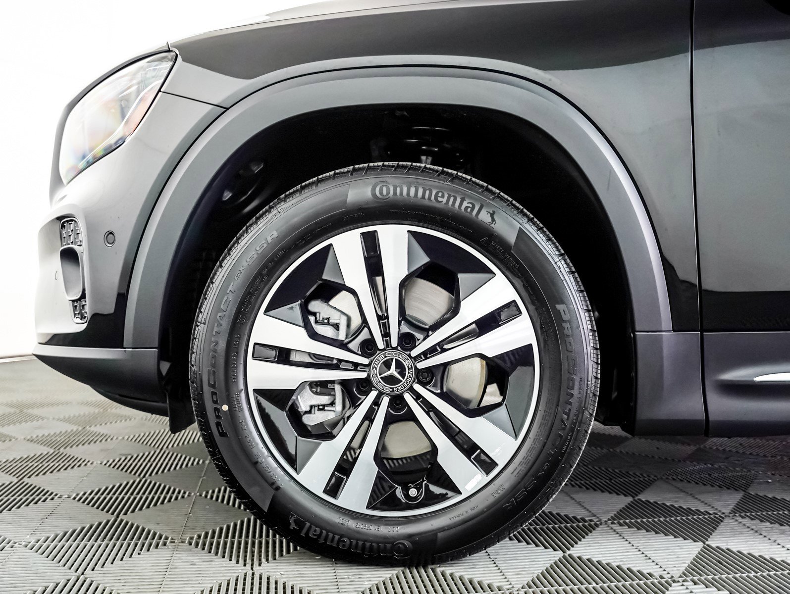 New 2025 Mercedes-Benz GLB 250 4MATIC image 6