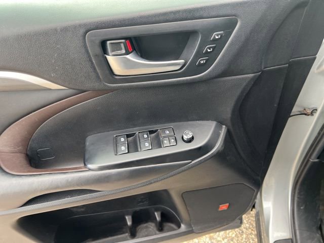 Used 2019 Toyota Highlander Limited AWD/4WD image 12