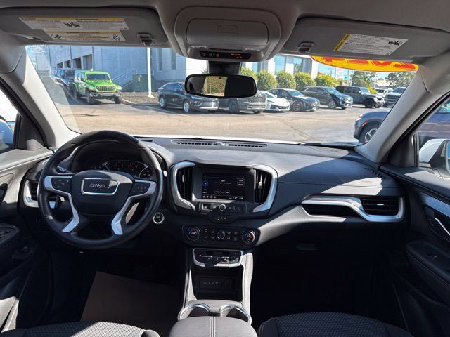 Used 2024 GMC Terrain SLE w/ Driver Convenience Package FWD image 26