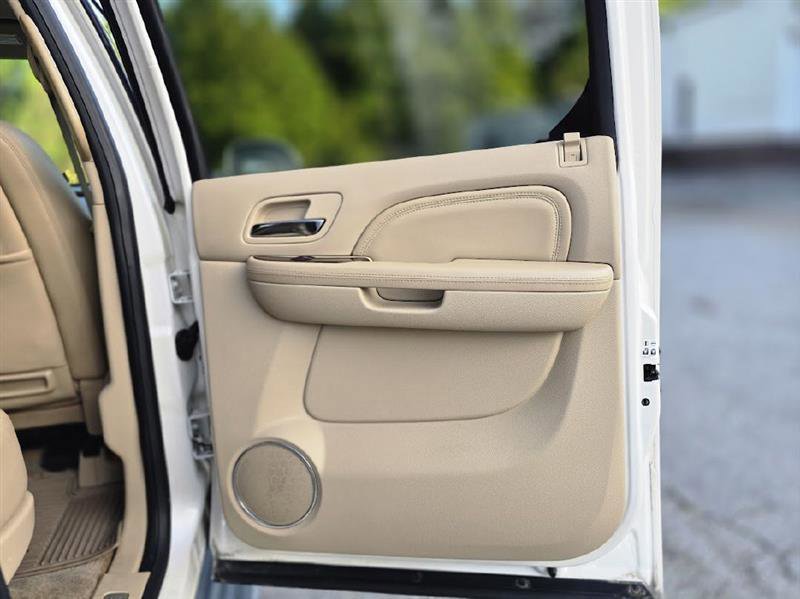 Used 2013 Cadillac Escalade ESV Luxury RWD image 32