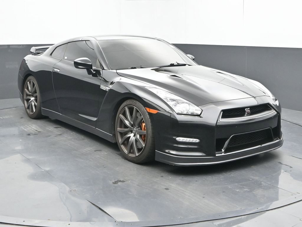 Used 2014 Nissan GT-R Premium image 3