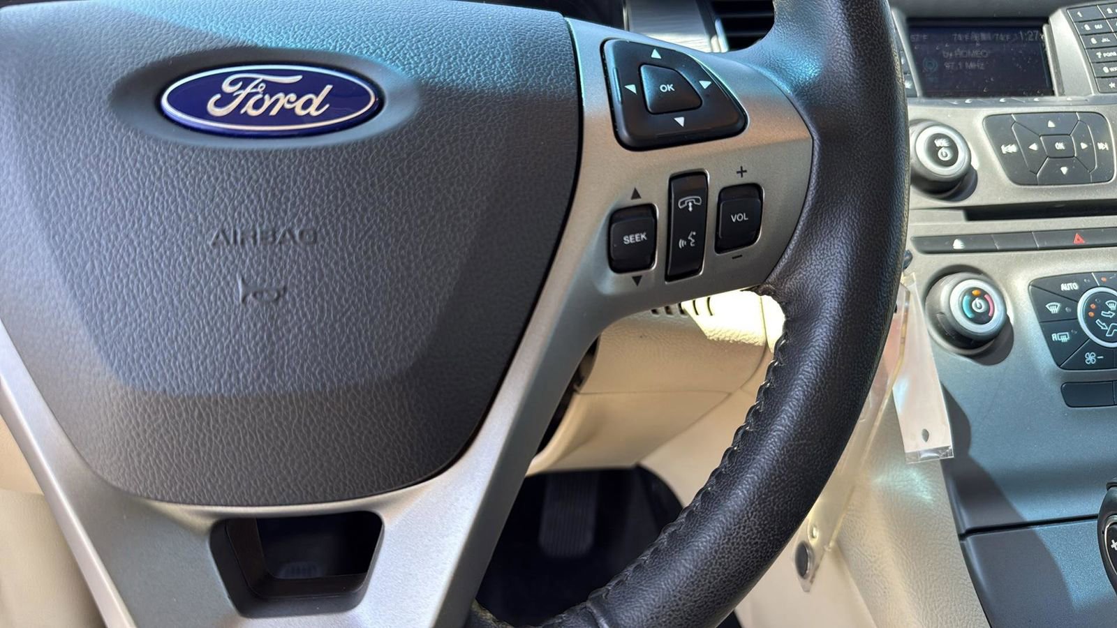 Used 2014 Ford Taurus SEL image 13