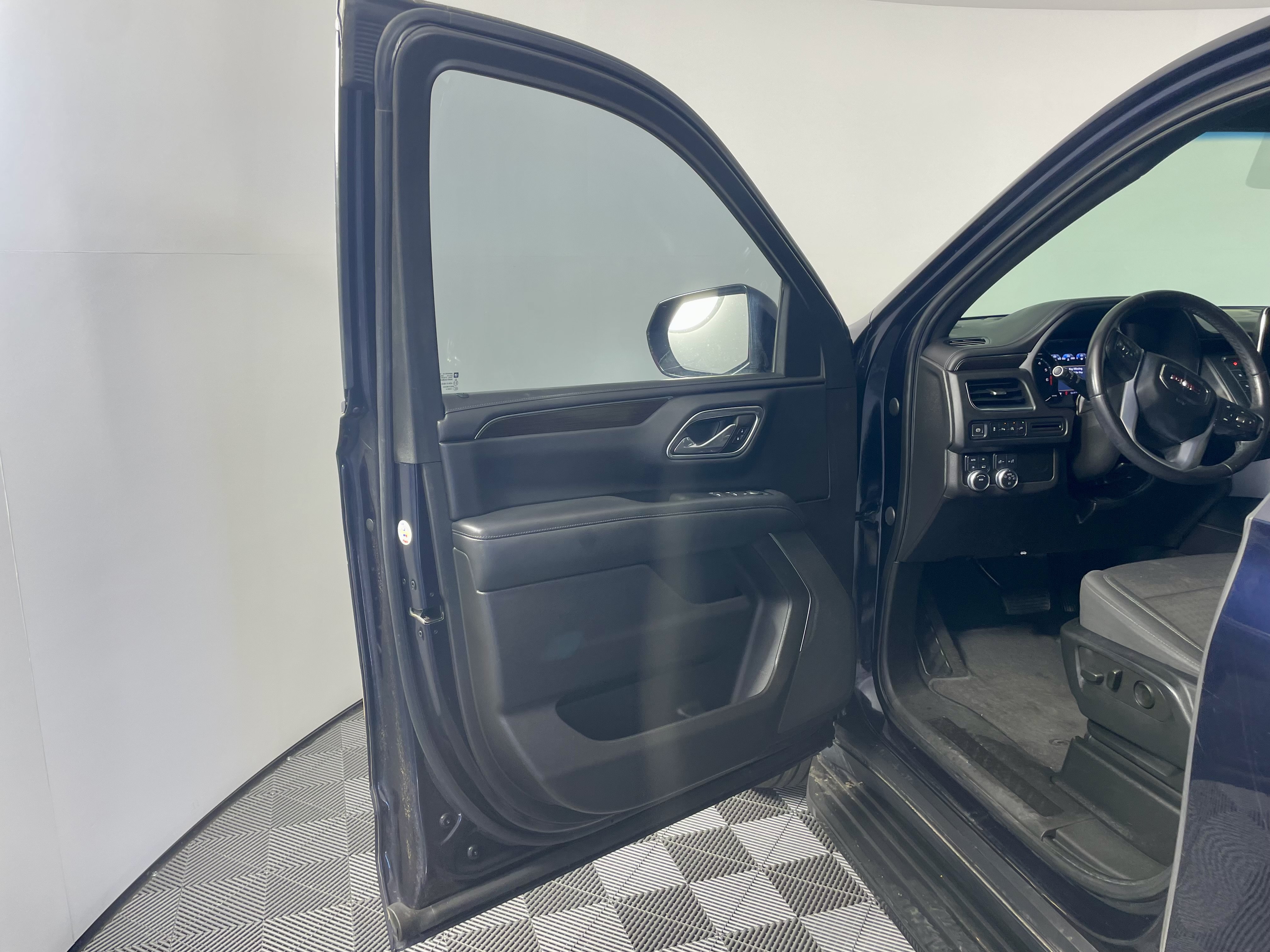 Used 2021 GMC Yukon SLE AWD/4WD image 12