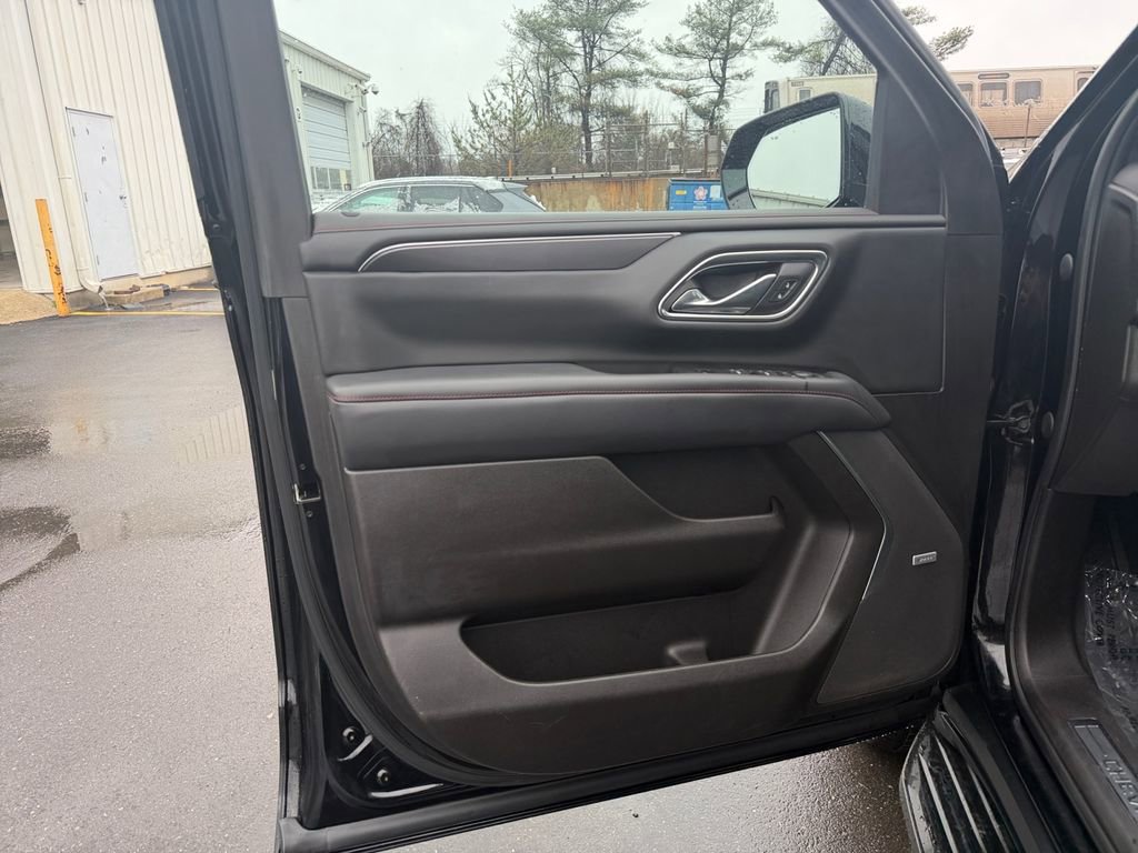 Used 2021 Chevrolet Suburban RST w/ Luxury Package image 17