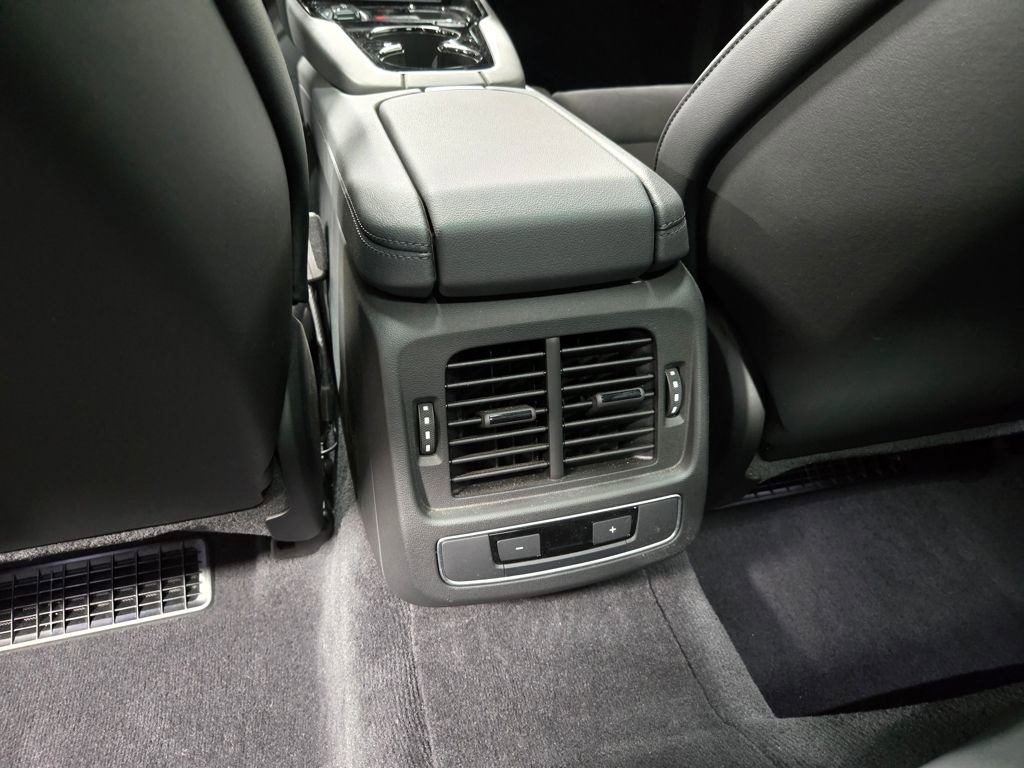 Used 2022 Audi e-tron GT Premium Plus image 35