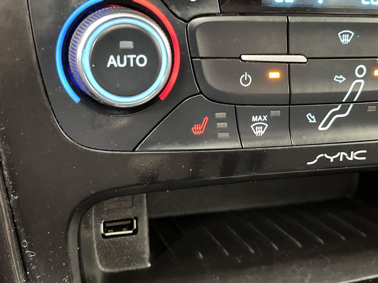 Used 2015 Ford Focus Titanium FWD image 24