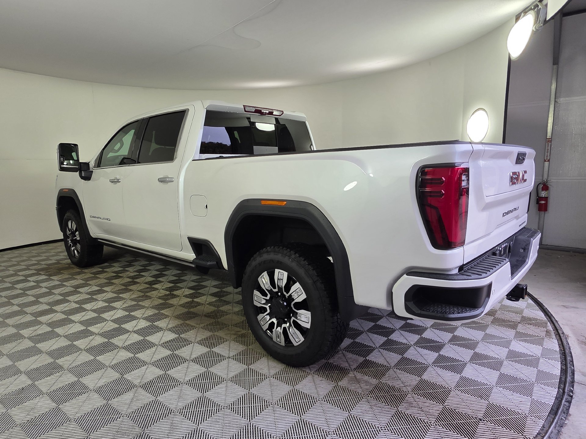 Used 2025 GMC Sierra 2500 Denali w/ Denali Reserve Package AWD/4WD image 38