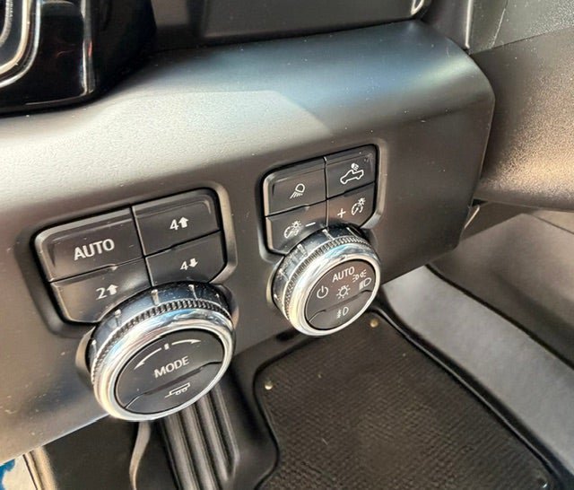 Used 2022 GMC Sierra 1500 AT4 w/ AT4 Preferred Package AWD/4WD image 12