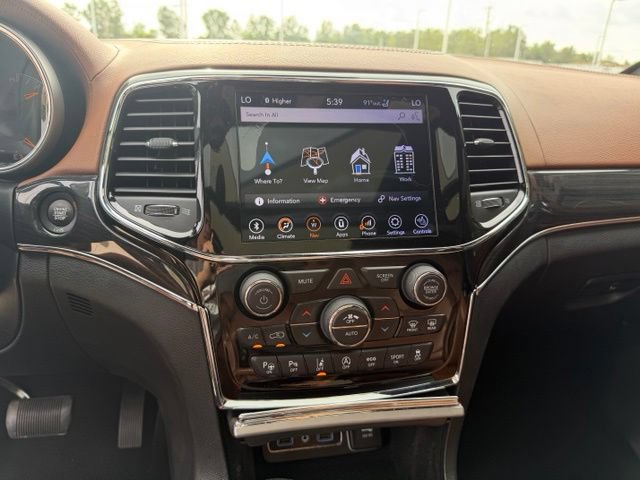 Used 2020 Jeep Grand Cherokee Overland AWD/4WD image 22