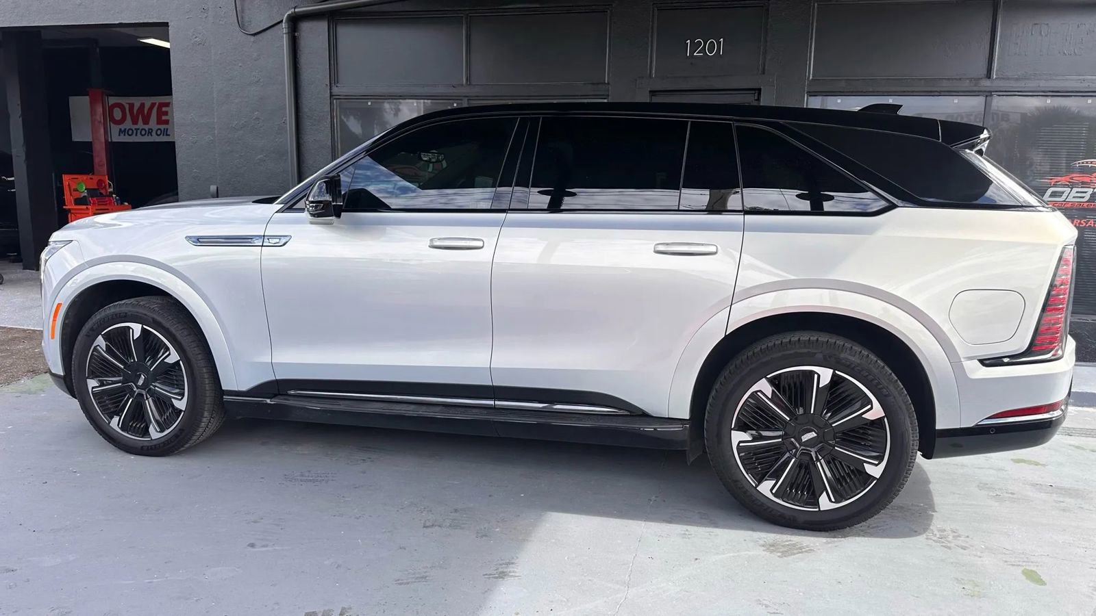 Used 2025 Cadillac Escalade IQ Sport 1 image 2