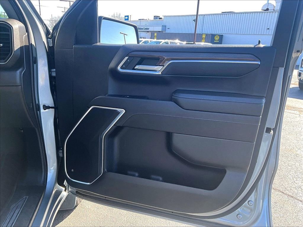 Used 2023 Chevrolet Silverado 1500 LT AWD/4WD image 12