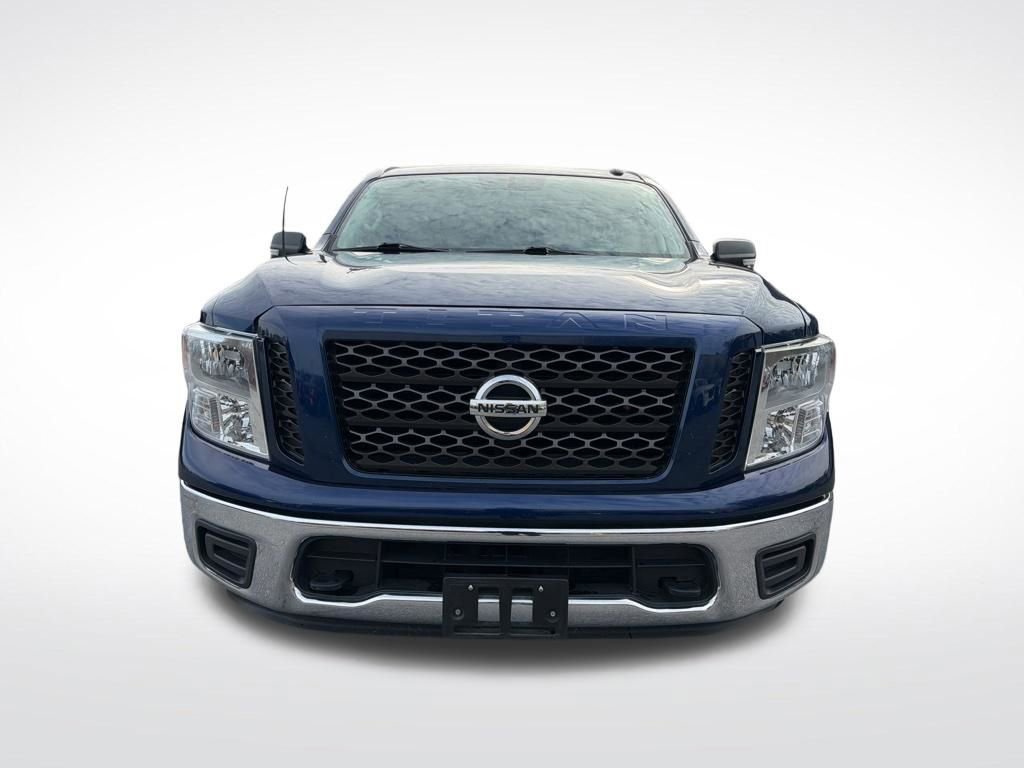 Used 2019 Nissan Titan SV image 3