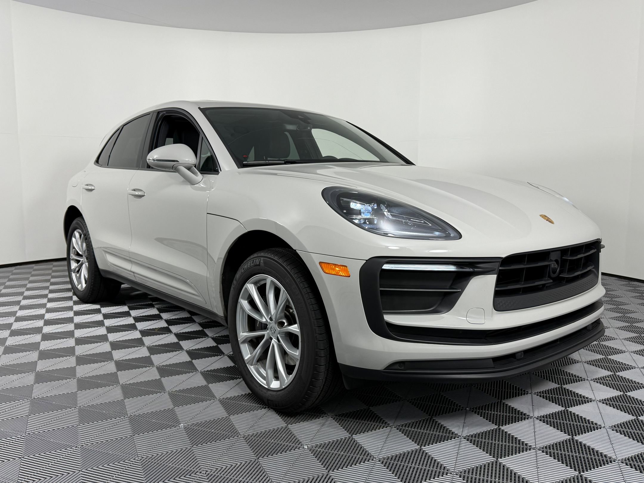 New 2025 Porsche Macan image 7
