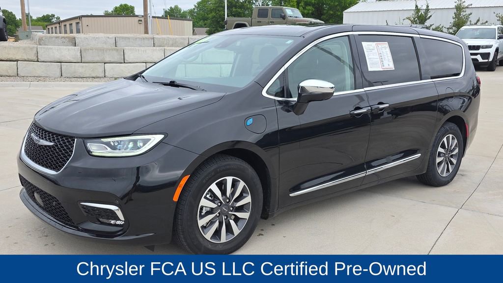 Certified 2022 Chrysler Pacifica Limited