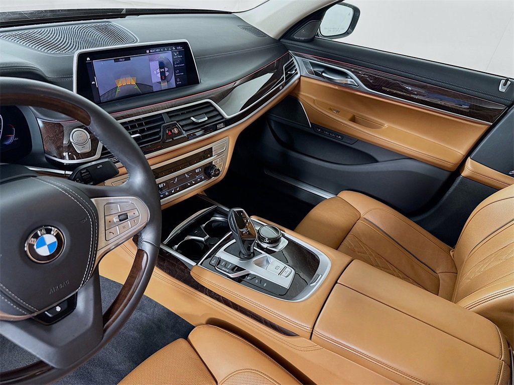 Used 2021 BMW 750i xDrive w/ Executive Package image 26