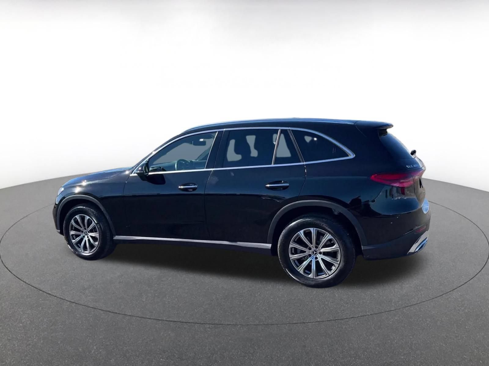 Used 2024 Mercedes-Benz GLC 300 4MATIC image 9