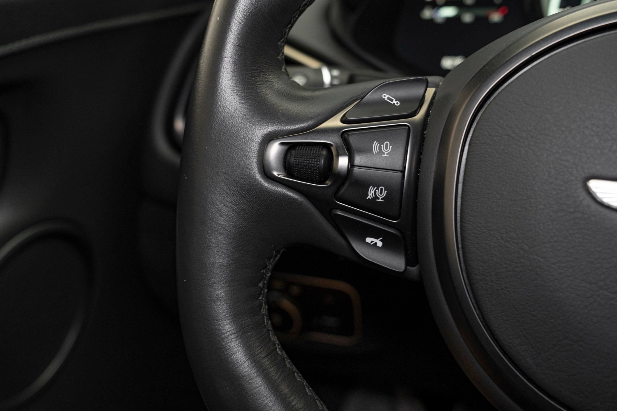 Used 2020 Aston Martin V8 Vantage AMR RWD image 24