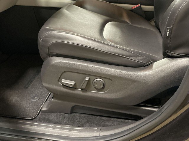 Used 2023 Kia Carnival LX image 13