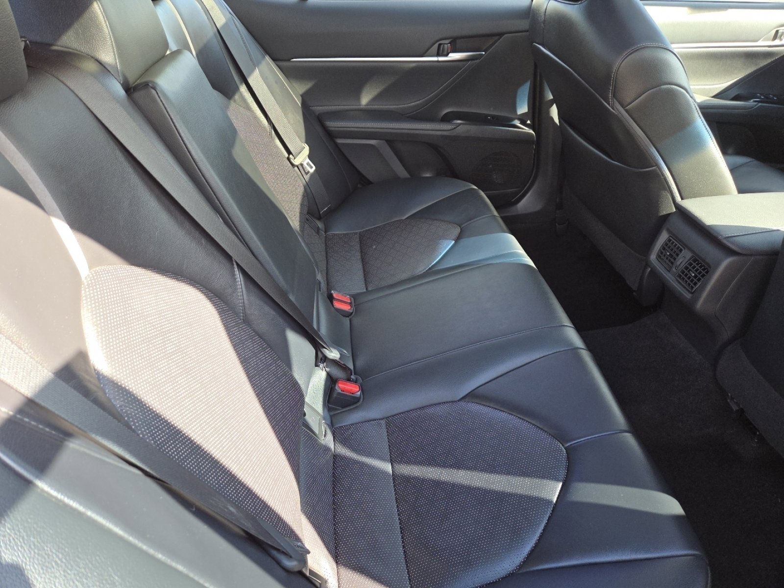 Used 2018 Toyota Camry XSE image 22
