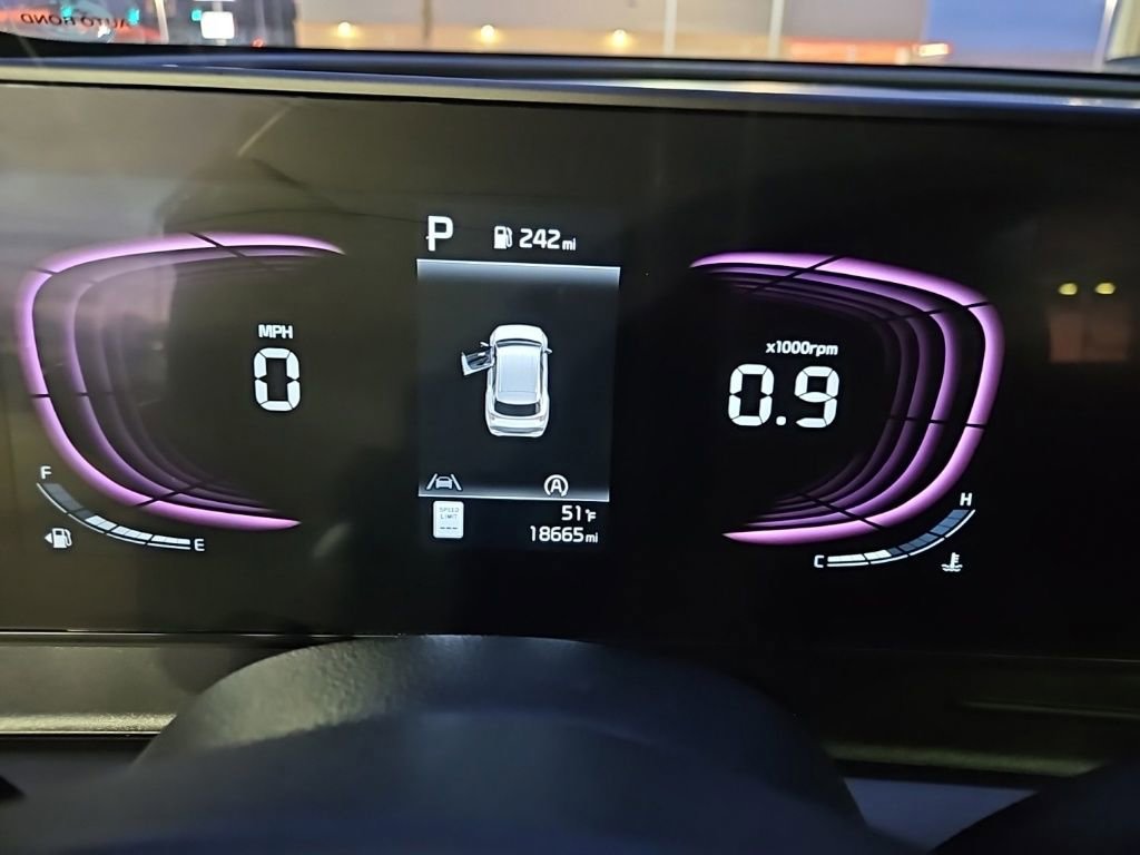 Used 2024 Kia Sportage EX image 21