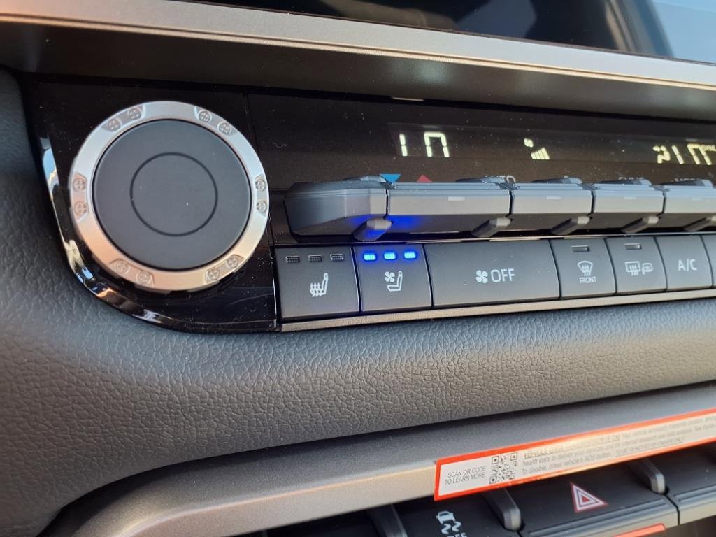 New 2025 Toyota Tundra Limited image 18