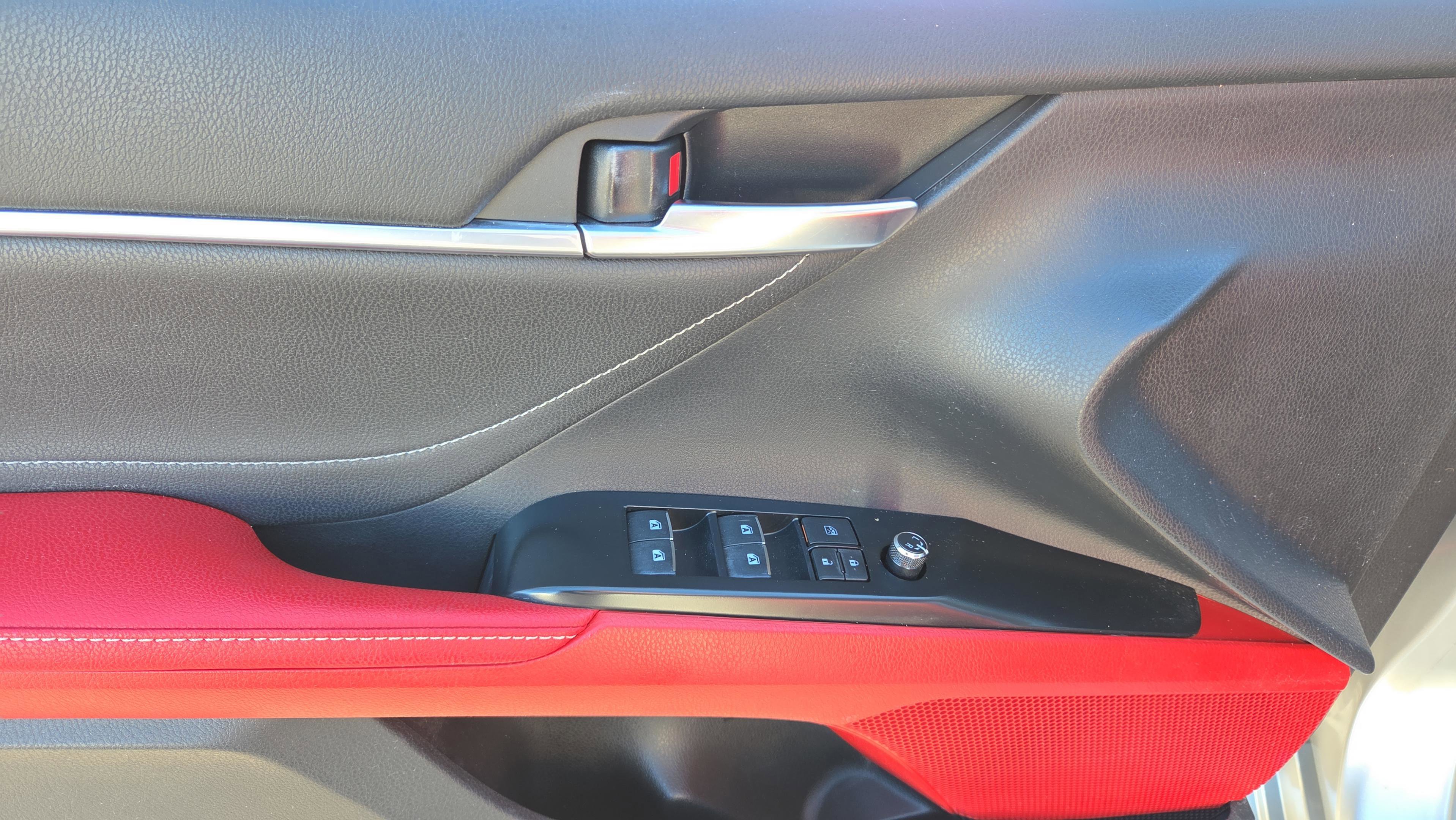 Used 2018 Toyota Camry XSE image 18