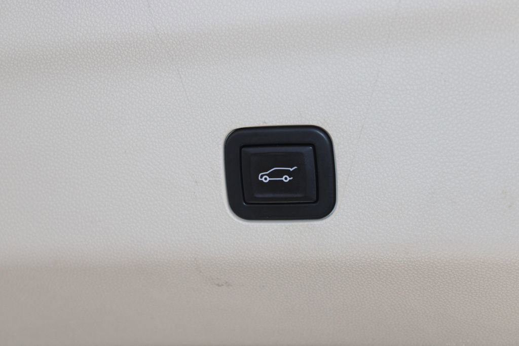 Used 2021 Cadillac Escalade Premium Luxury Platinum w/ Heavy-Duty Trailer Package image 17