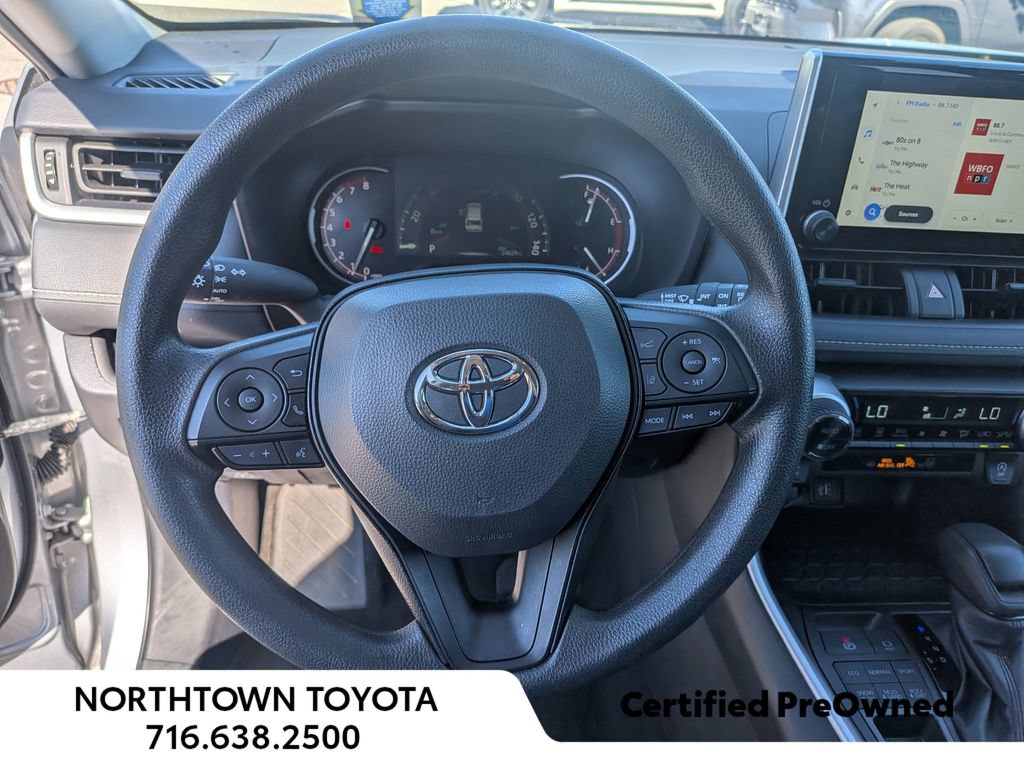 Used 2025 Toyota RAV4 XLE AWD/4WD image 7