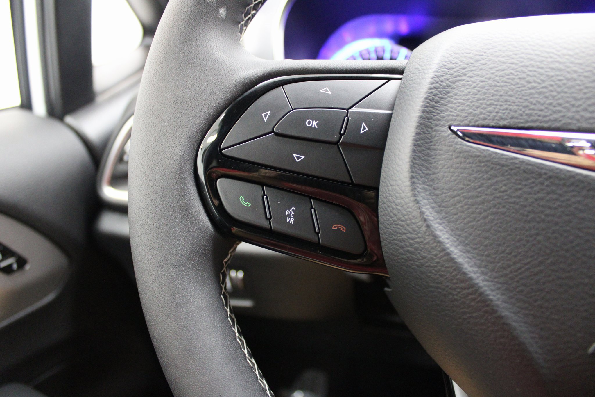 Used 2025 Chrysler Pacifica Limited image 43