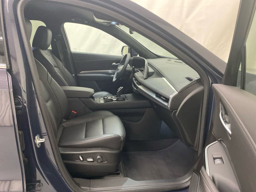 Used 2025 Cadillac XT4 Premium Luxury image 15