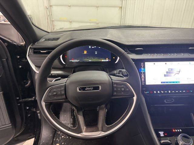 Used 2026 Jeep Grand Cherokee Altitude AWD/4WD image 17