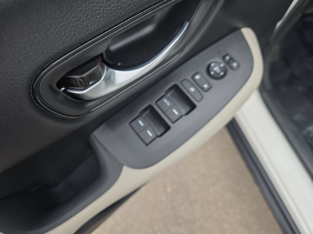 Used 2026 Honda HR-V LX image 11