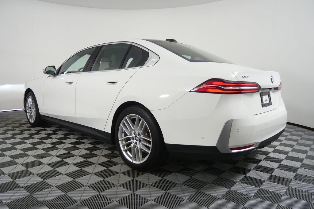 Certified 2025 BMW 530i xDrive w/ Executive Package AWD/4WD image 5