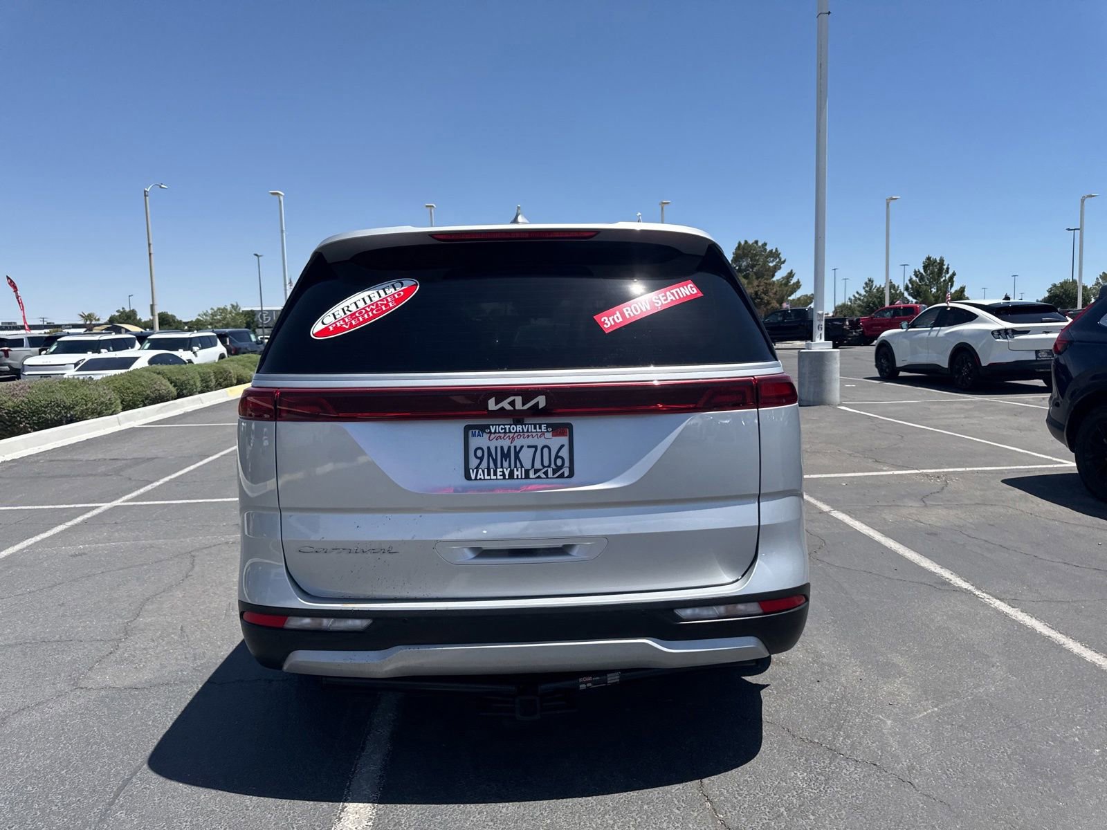 Used 2022 Kia Carnival LX FWD image 7