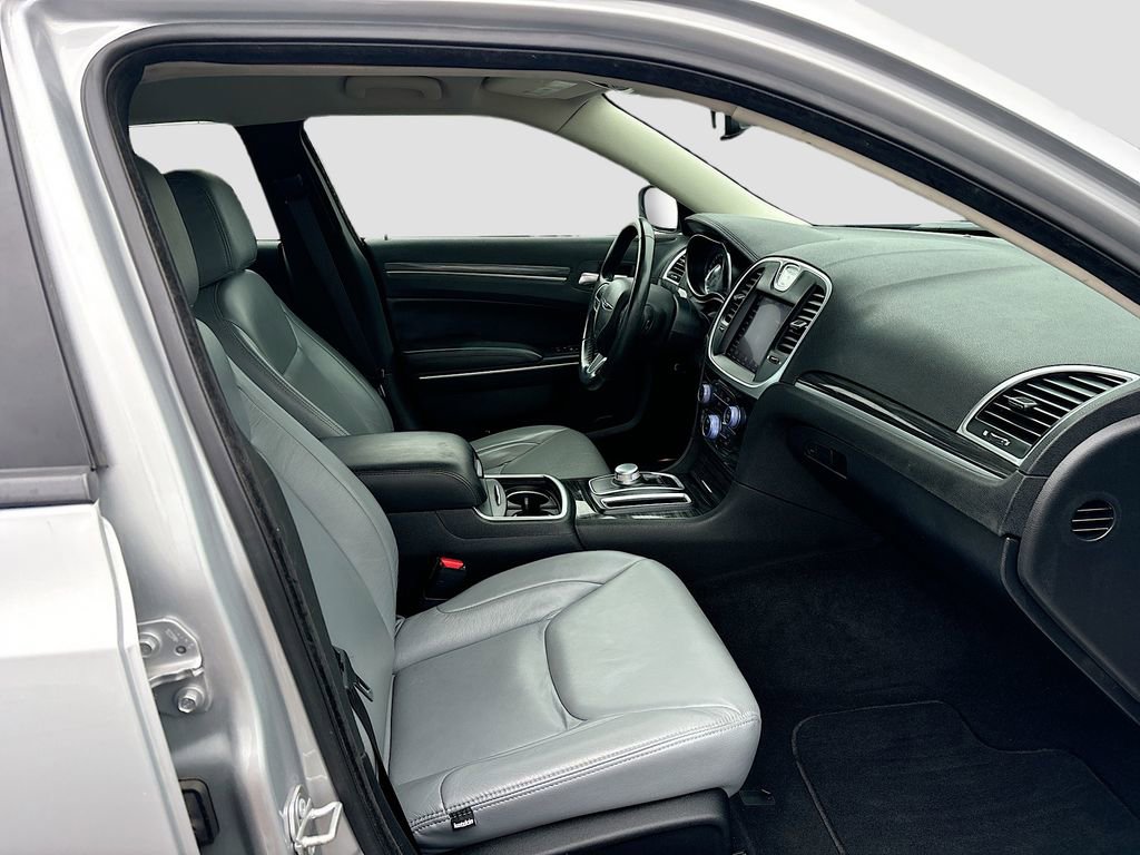 Used 2021 Chrysler 300 Touring w/ Sport Appearance Package image 8