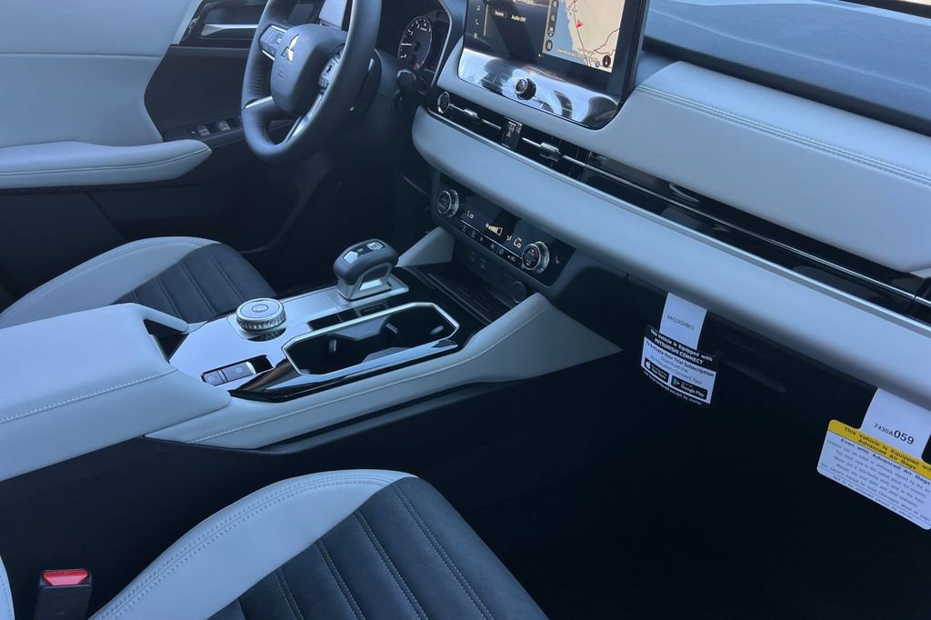 New 2026 Mitsubishi Outlander SE FWD image 16