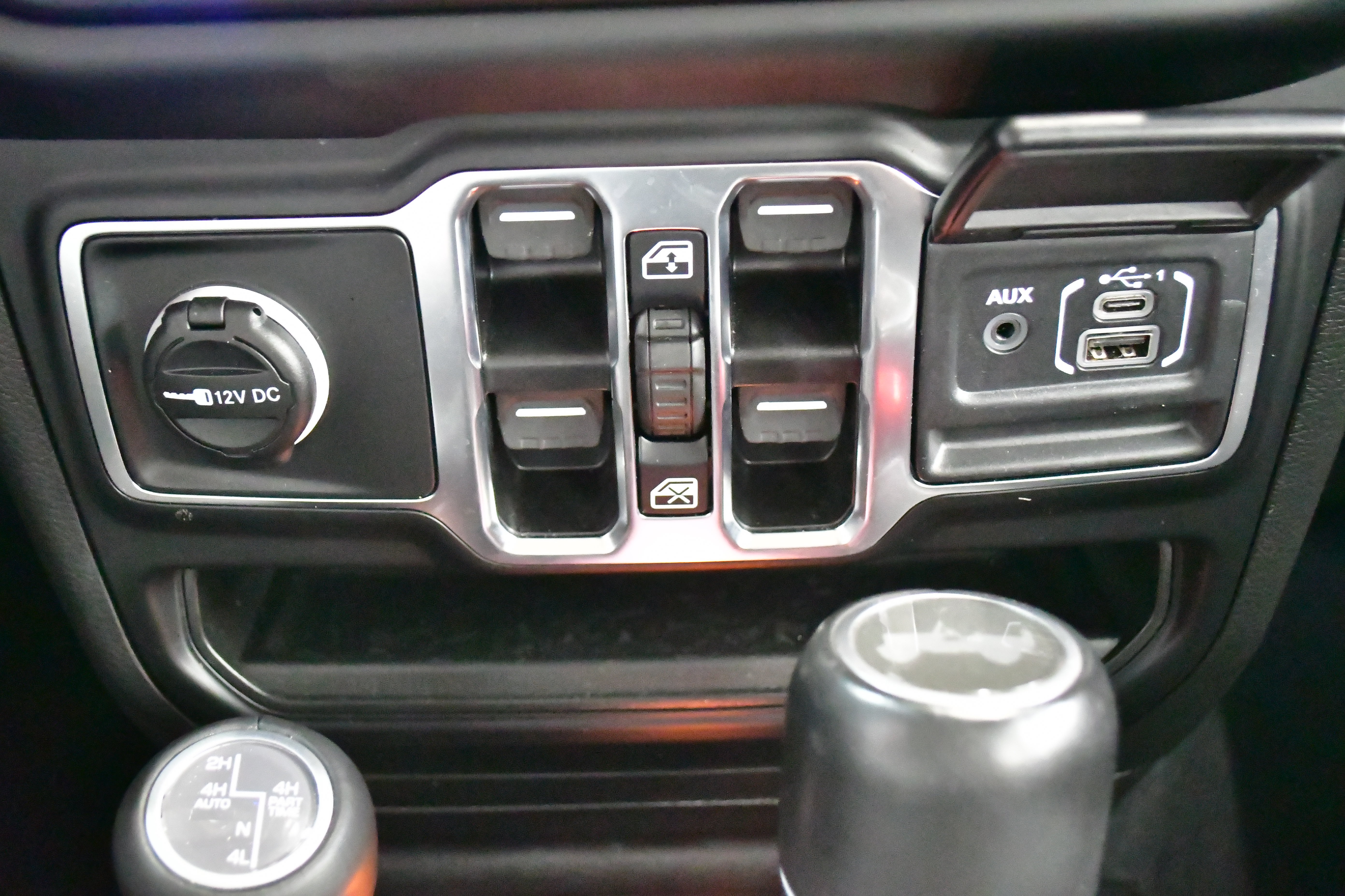 Used 2023 Jeep Wrangler Unlimited Sahara w/ Cold Weather Group AWD/4WD image 27