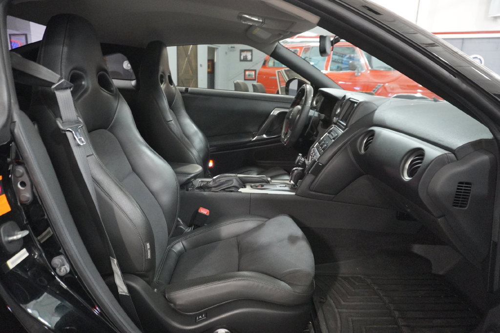 Used 2009 Nissan GT-R Premium AWD/4WD image 30
