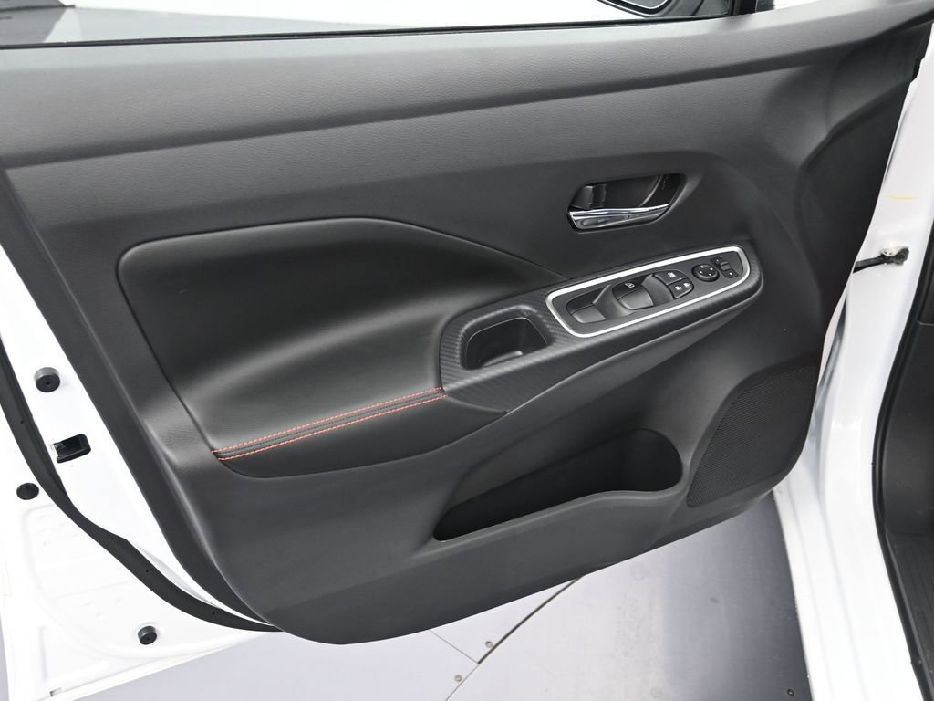New 2025 Nissan Versa SR w/ Trunk Package FWD image 10