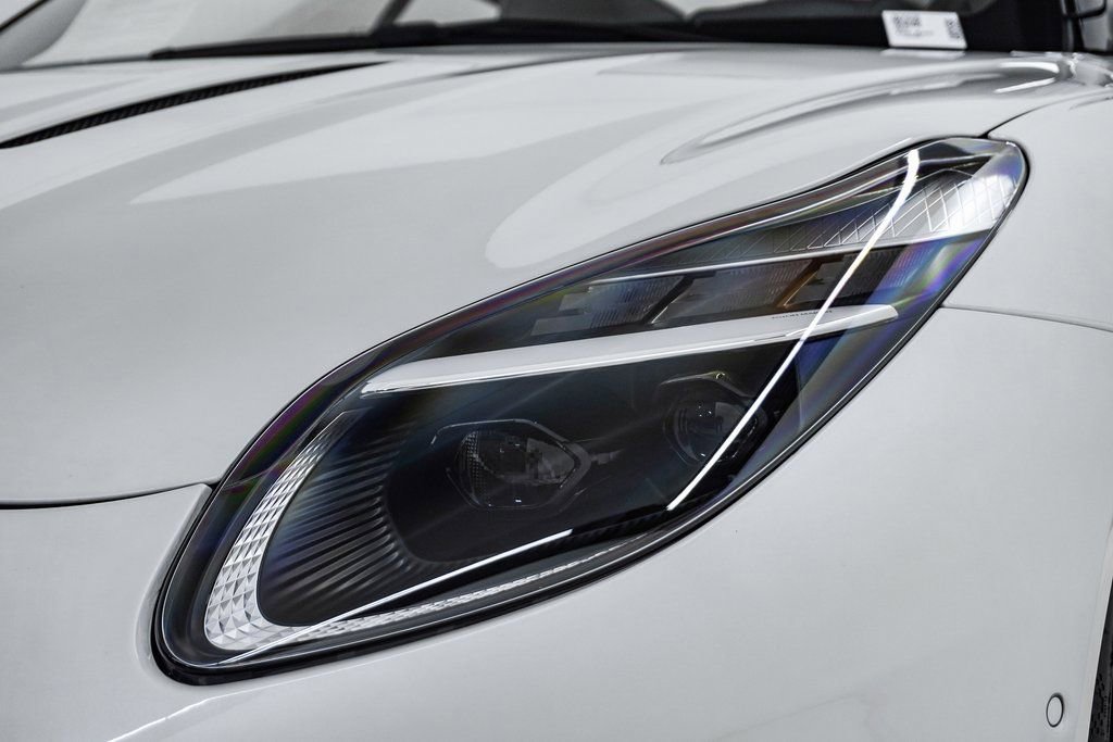 Used 2024 Aston Martin DB12 Coupe image 16