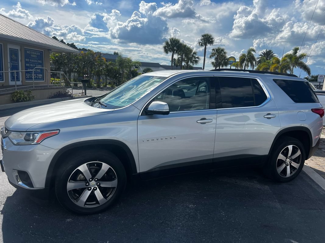 Used 2020 Chevrolet Traverse LT w/ LT Premium Package AWD/4WD image 3