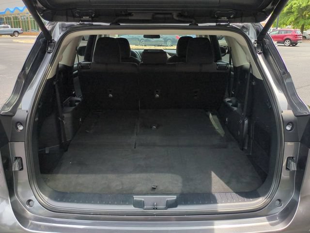 Used 2024 Toyota Highlander LE AWD/4WD image 13