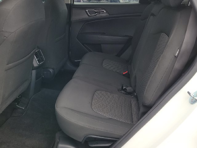 Used 2024 Kia Sportage LX AWD/4WD image 8